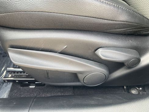 Used 2025 Jeep Compass Latitude image 23