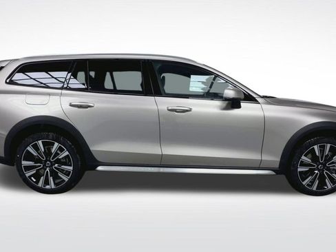 New 2026 Volvo V60 B5 Cross Country Ultra w/ Protection Package Premier image 23