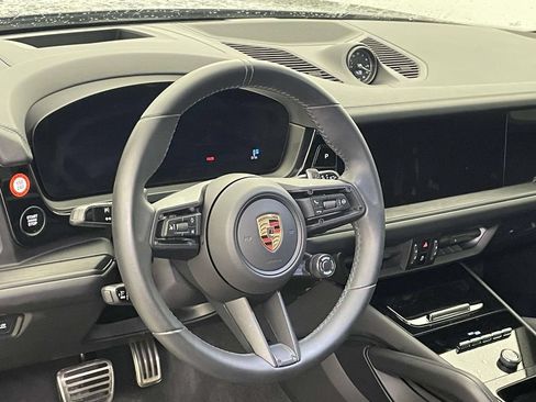 Certified 2025 Porsche Cayenne GTS AWD/4WD image 4