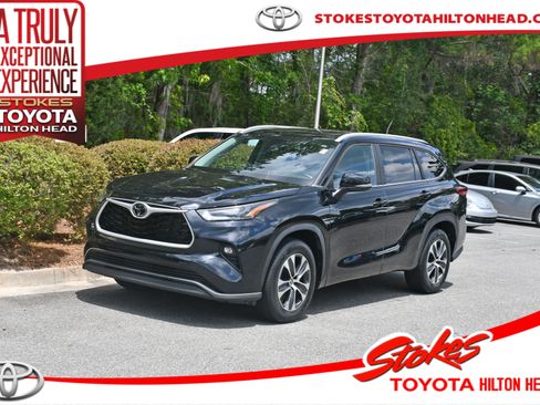 Used 2023 Toyota Highlander XLE FWD image 1