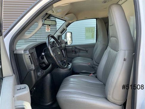 Used 2022 Chevrolet Express 4500 Extended w/ Power Convenience Package image 23