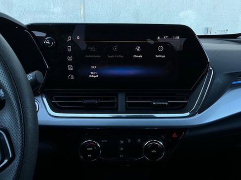 Used 2025 Chevrolet Trax LT image 24