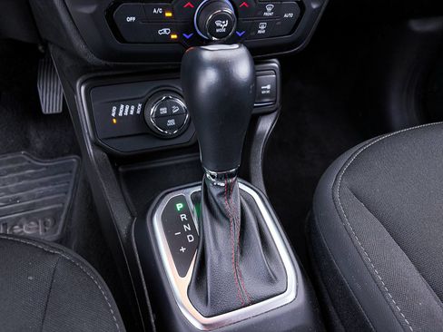Used 2023 Jeep Renegade Trailhawk AWD/4WD image 23