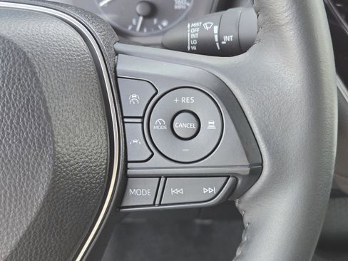 Used 2025 Toyota Corolla SE image 17