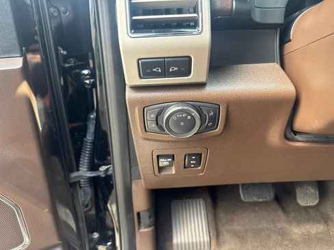 Used 2019 Ford F150 King Ranch w/ Equipment Group 601A Luxury AWD/4WD image 13