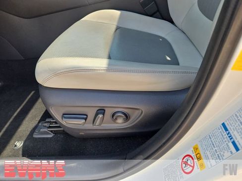 Used 2019 Toyota RAV4 Limited AWD/4WD image 19