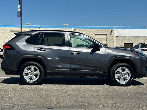 Used 2021 Toyota RAV4 LE AWD/4WD image 9