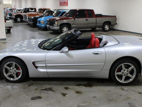 Used 2002 Chevrolet Corvette Convertible w/ Preferred Equipment Group2 RWD image 25