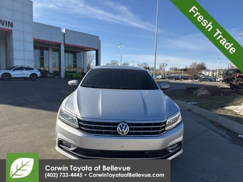 Used 2016 Volkswagen Passat 3.6 SEL Premium image 9