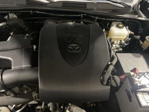 Used 2020 Toyota Tacoma TRD Off-Road w/ Blackout Package AWD/4WD image 28