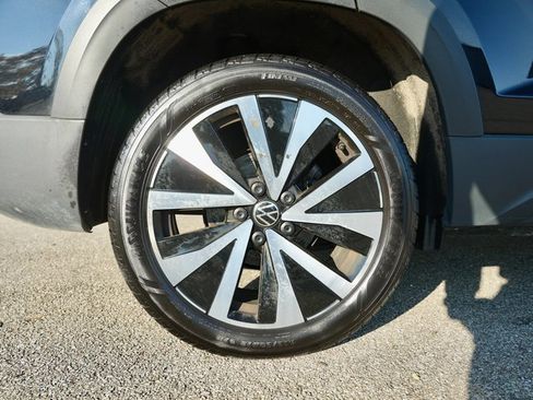 Used 2024 Volkswagen Taos SE image 32