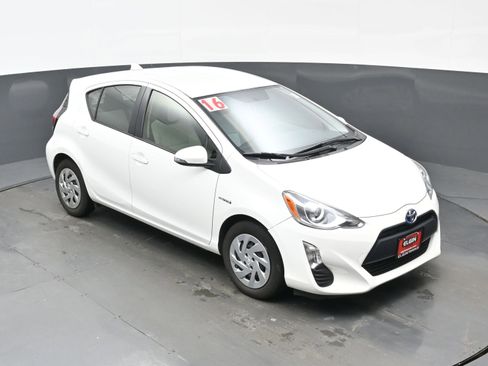 Used 2016 Toyota Prius C One image 30
