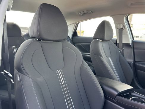 Used 2024 Hyundai Elantra Blue image 28