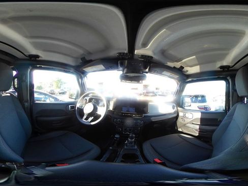Used 2025 Jeep Wrangler Unlimited Sahara AWD/4WD image 42