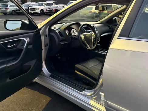 Used 2018 Nissan Altima 2.5 S w/ S Convenience Package image 6