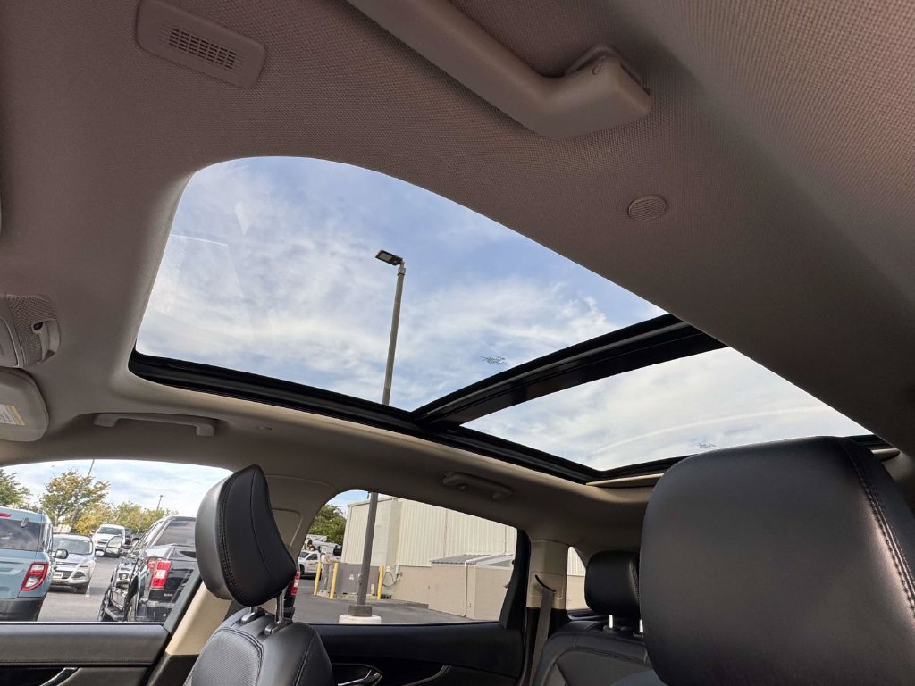 Used 2021 Lincoln Nautilus Reserve AWD/4WD image 4