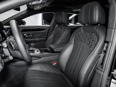 Used 2024 Bentley Flying Spur W12 image 21