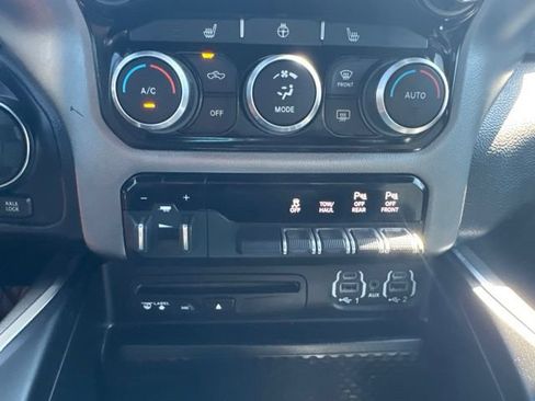Used 2019 RAM 1500 Big Horn AWD/4WD image 32