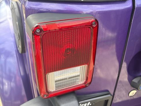 Used 2016 Jeep Wrangler Unlimited Sahara AWD/4WD image 9