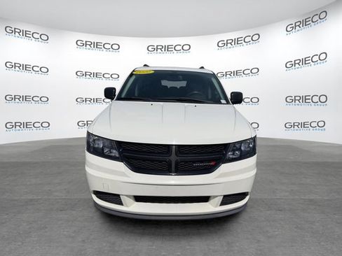 Used 2020 Dodge Journey SE w/ SE Popular Equipment Group FWD image 2