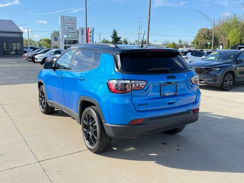Used 2023 Jeep Compass Latitude AWD/4WD image 5
