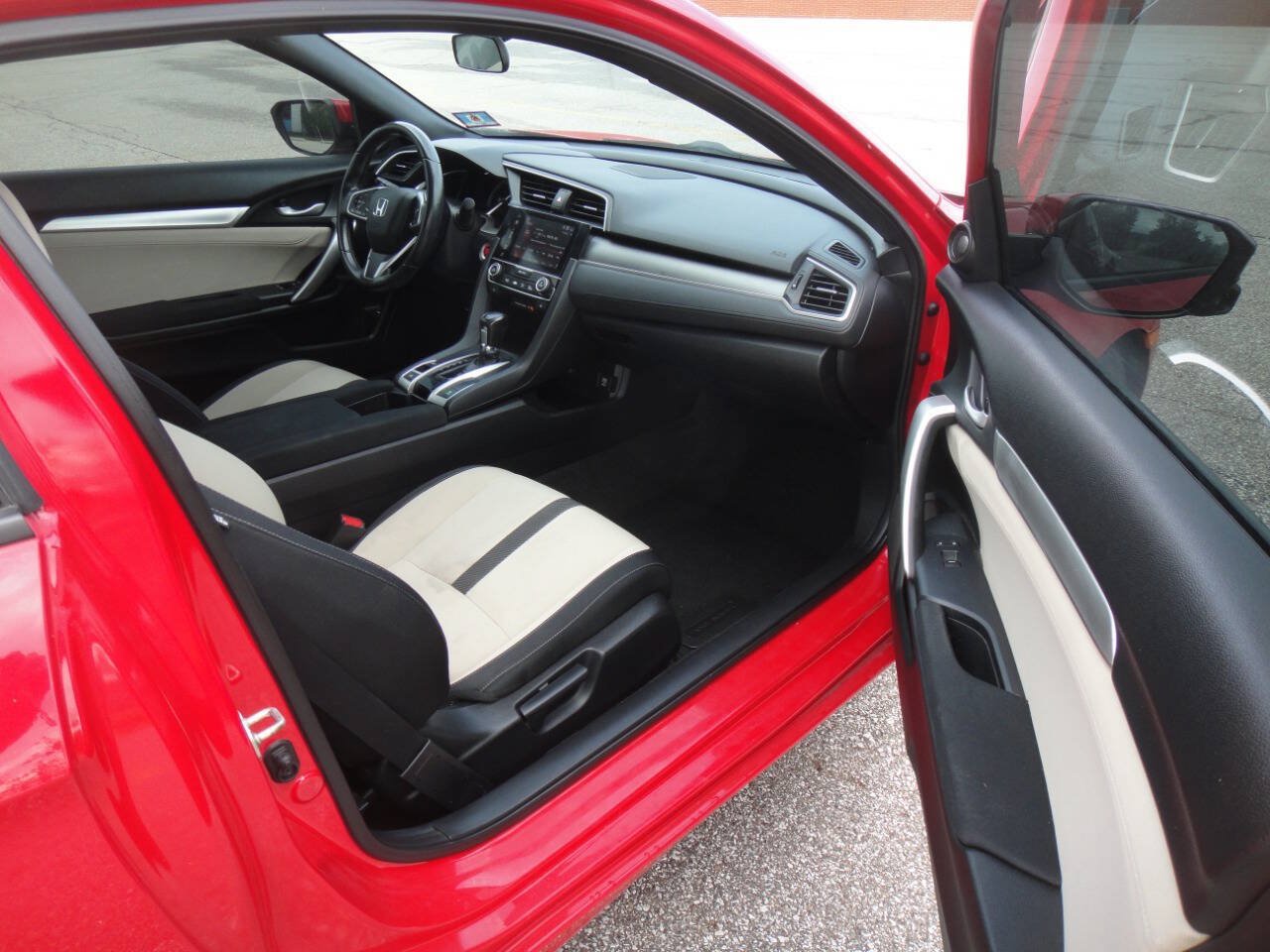 Used 2018 Honda Civic EX-T image 9