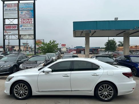 Used 2013 Lexus LS 460 w/ Comfort Pkg RWD image 2