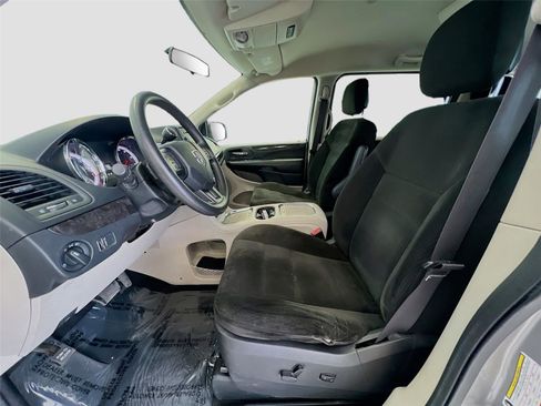 Used 2015 Dodge Grand Caravan SXT image 5