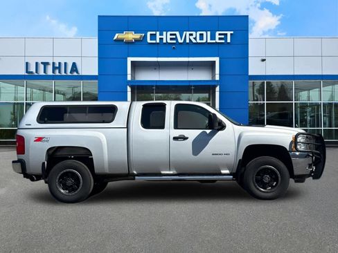Used 2013 Chevrolet Silverado 2500 LT w/ Interior Plus Package AWD/4WD image 8