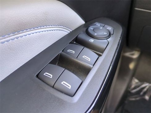 Certified 2025 Chevrolet Trax LT image 26