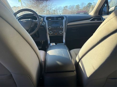 Used 2018 Ford Fusion S image 22