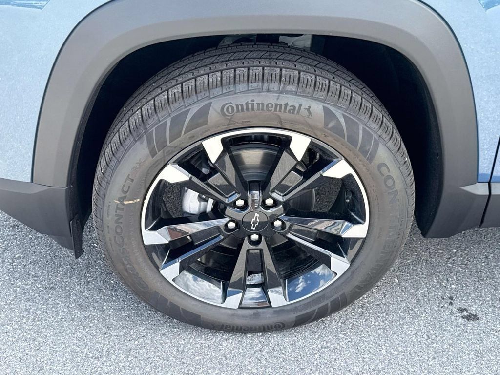 New 2027 Chevrolet Equinox RS w/ Safety and Technology Package AWD/4WD image 17
