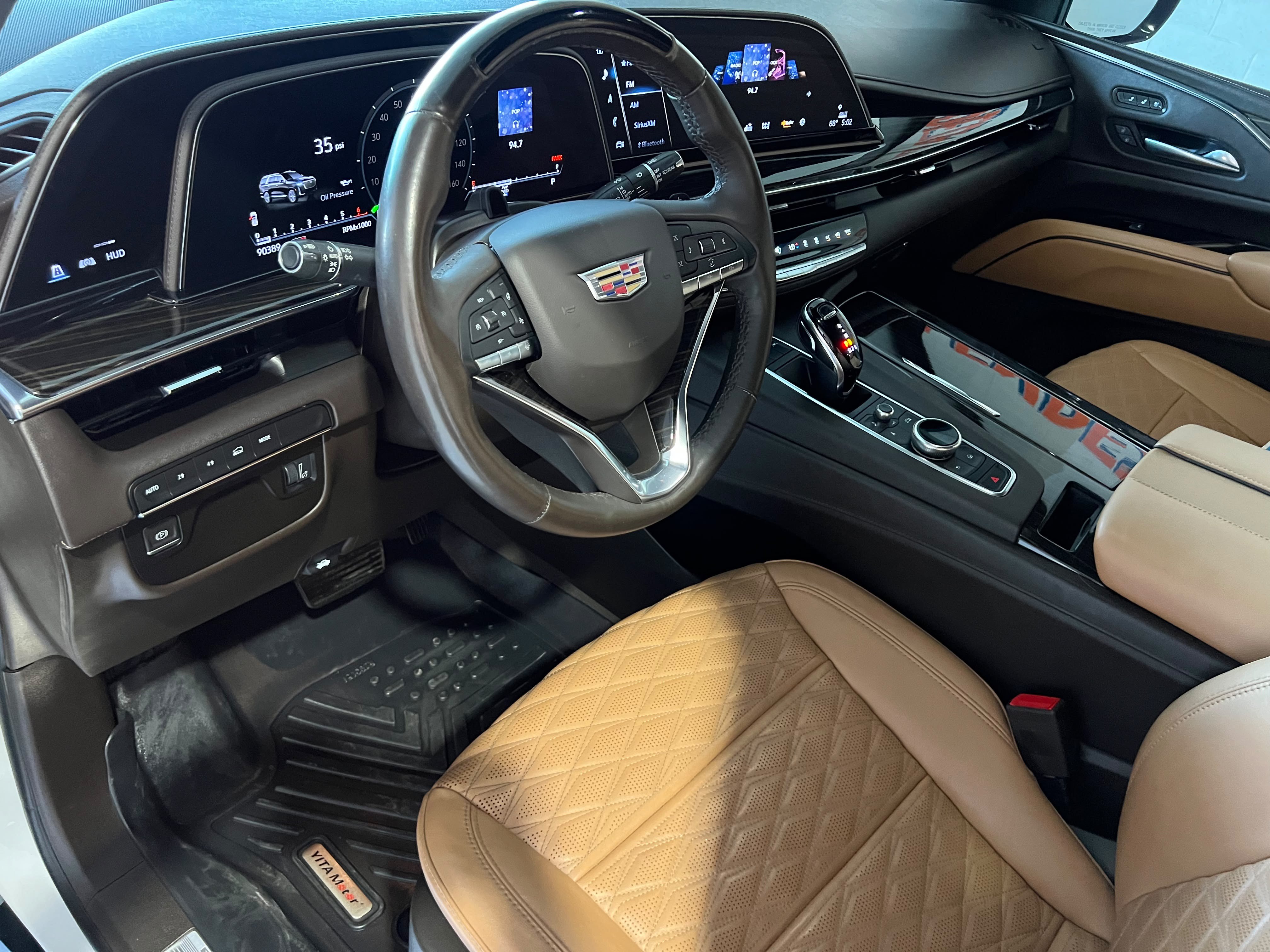Used 2022 Cadillac Escalade Premium Luxury AWD/4WD image 15