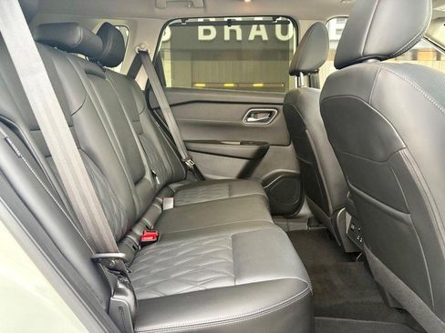 Used 2024 Nissan Rogue Platinum w/ Platinum Premium Package image 11