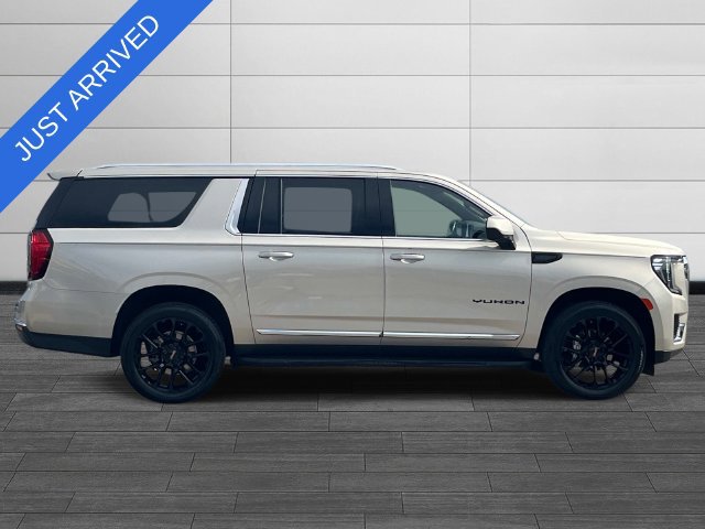 Used 2023 GMC Yukon XL SLT RWD image 2