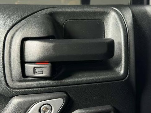 Used 2018 Jeep Wrangler Unlimited Rubicon w/ Connectivity Group AWD/4WD image 23
