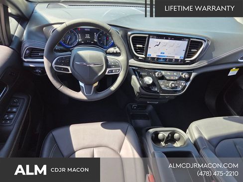 New 2026 Chrysler Pacifica Select FWD image 9