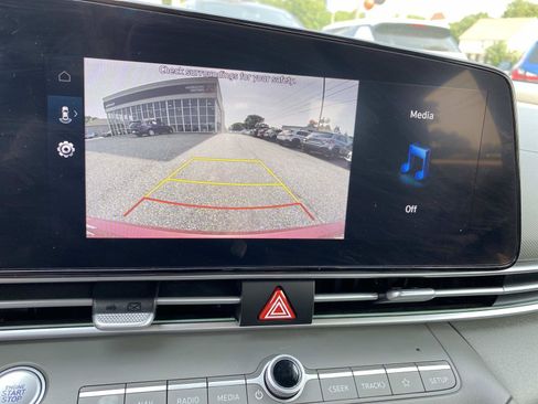 Used 2024 Hyundai Elantra SEL FWD image 11