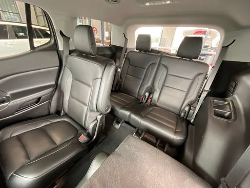 Used 2019 GMC Acadia SLT AWD/4WD image 23