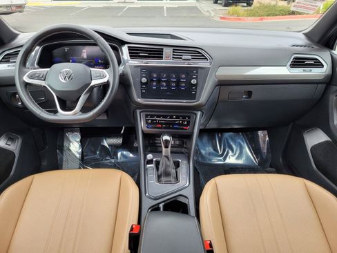 Certified 2023 Volkswagen Tiguan SE FWD image 17