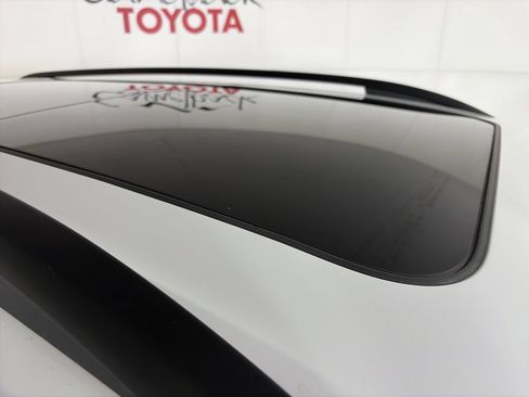 Used 2023 Volkswagen Atlas SEL R-Line AWD/4WD image 10