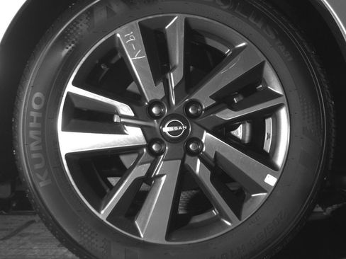 Used 2025 Nissan Versa SV FWD image 13