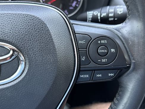 Used 2019 Toyota RAV4 XLE Premium FWD image 22