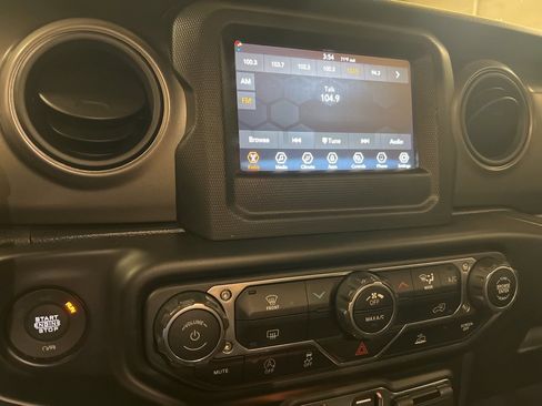 Used 2022 Jeep Wrangler Unlimited Sport AWD/4WD image 21