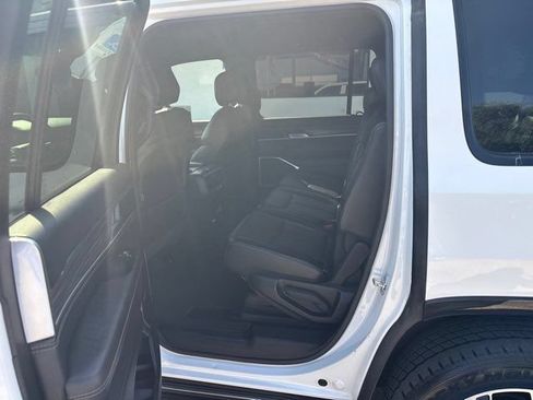 Used 2024 Jeep Wagoneer Series II w/ Flexible Seating Group RWD image 24