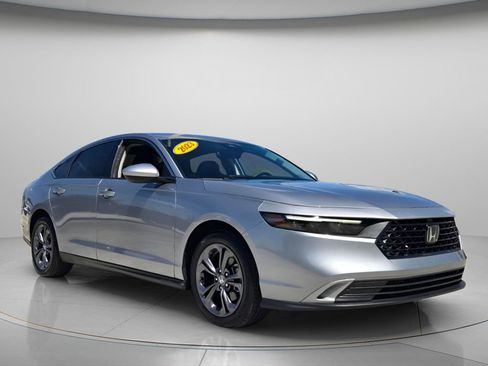 Used 2023 Honda Accord EX image 9