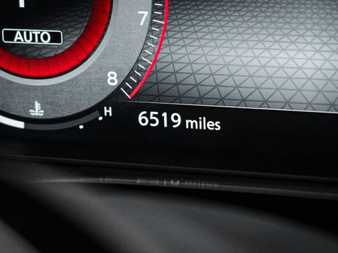 Used 2025 Nissan Pathfinder Platinum image 23