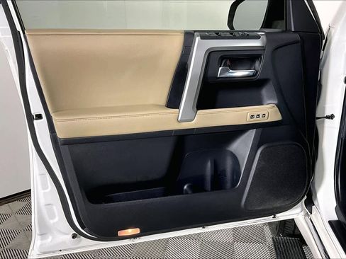 Used 2014 Toyota 4Runner Limited image 20