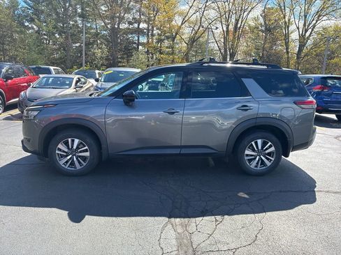 Certified 2023 Nissan Pathfinder SL w/ Black Appearance Package AWD/4WD image 4