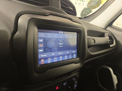 Certified 2018 Jeep Renegade Latitude w/ Cold Weather Group image 20